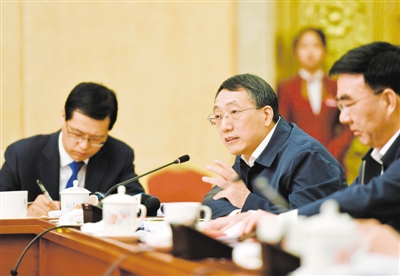邵俊杰代表在参加审议时积极发言