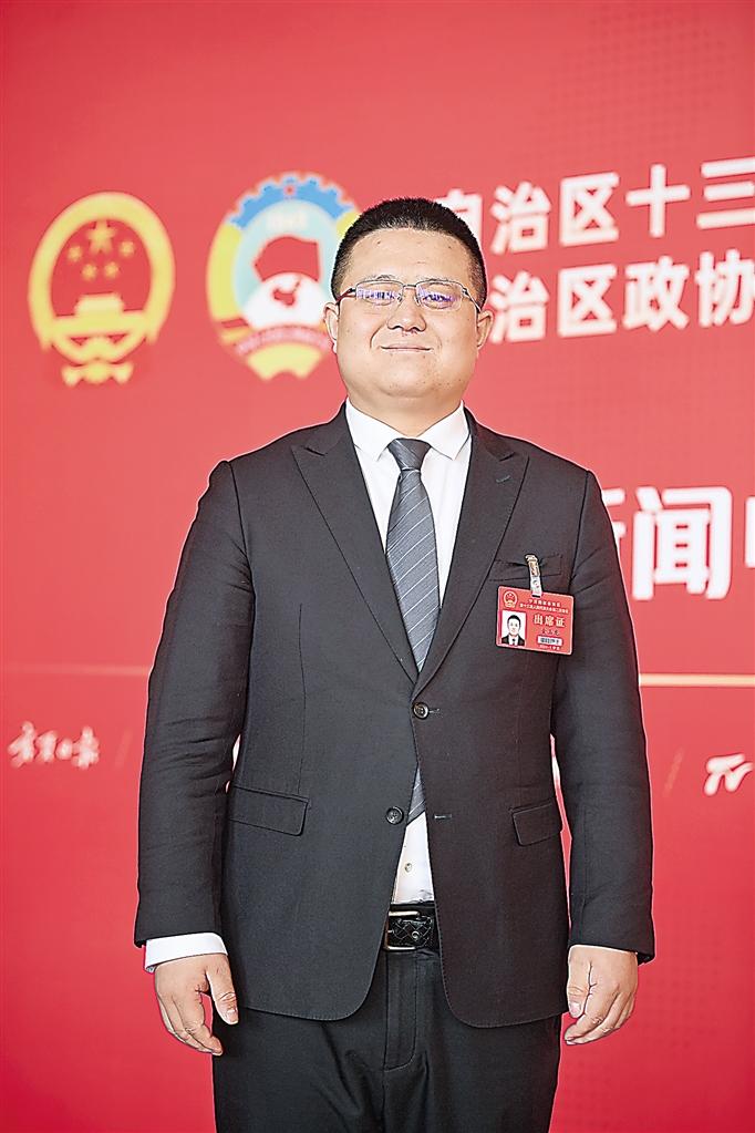 金玉龙.jpg