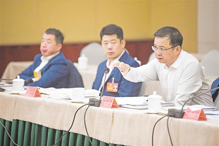 自治区人大代表何晓勇提出建议